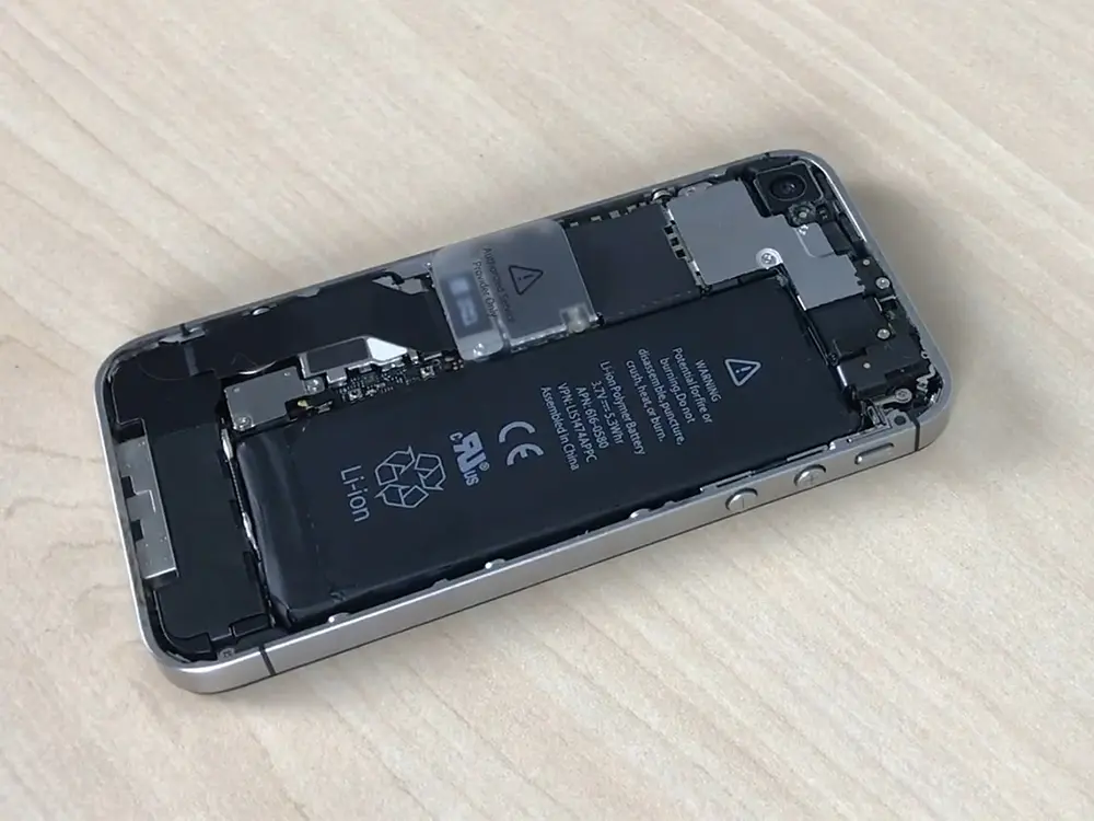 verliezen breken Inzichtelijk Zelf je iPhone 4s batterij vervangen? - Fixje