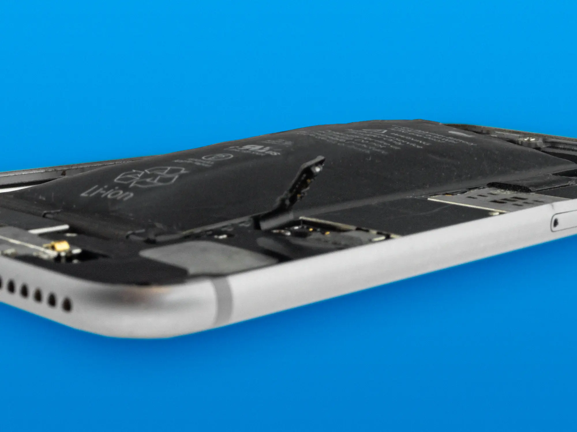 Wat moet je doen bij een opgezwollen iPhone batterij?